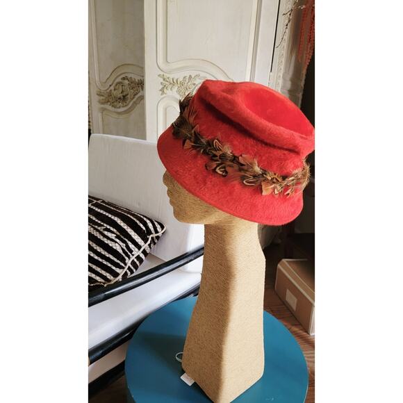 Vtg Christine Originals Park Ave NY Red Faux Fur Cloche Hat Feathers Sz S - Picture 1 of 10